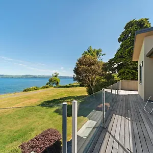 lakeside-vistas-magic-rainbow-point-holiday-home-on-the.rotoruahotelsnz.com/